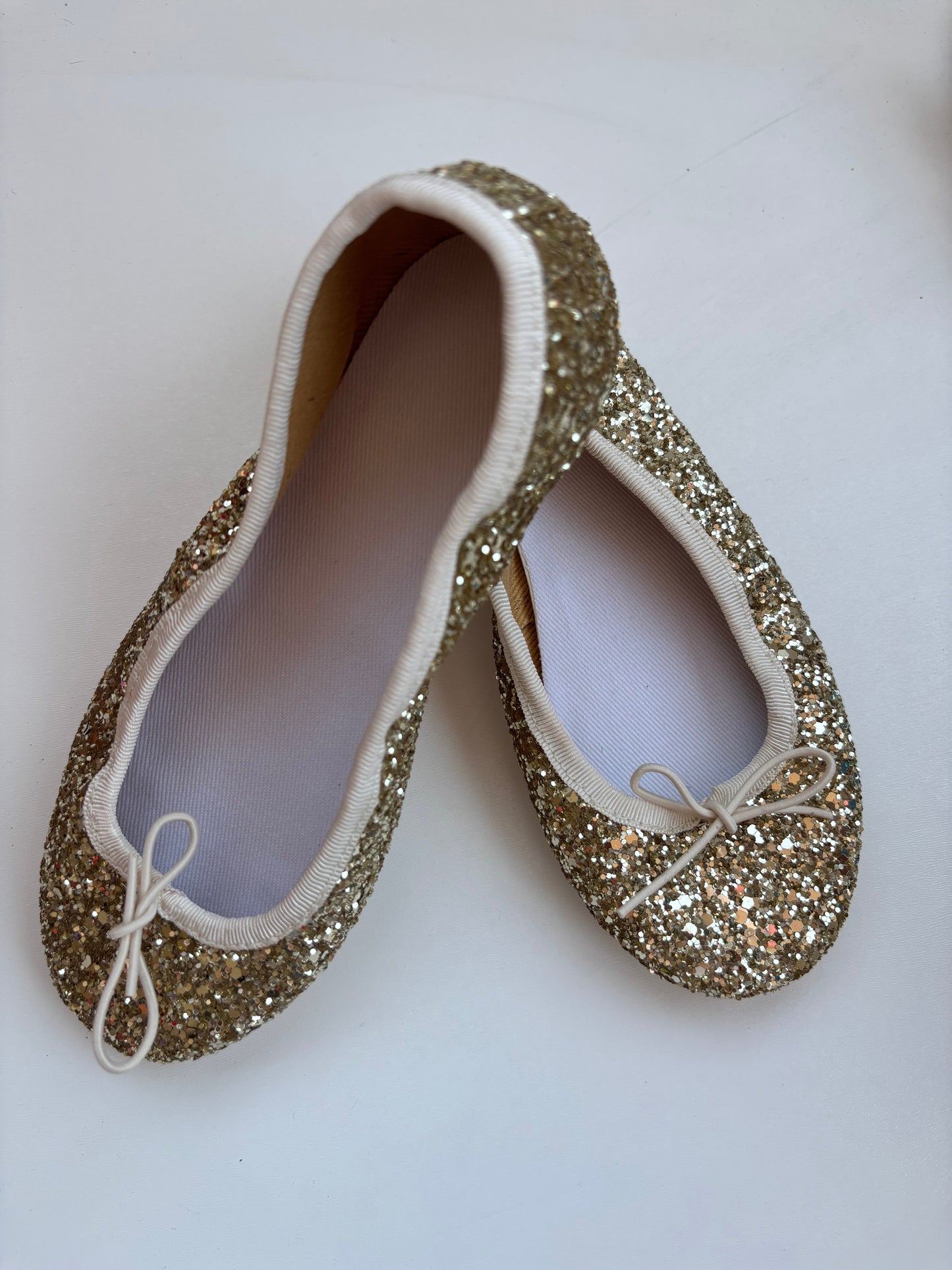 Ballerines à paillettes dorées