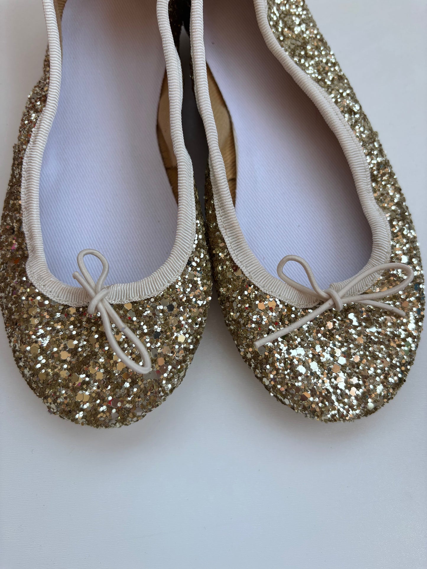 Ballerines à paillettes dorées