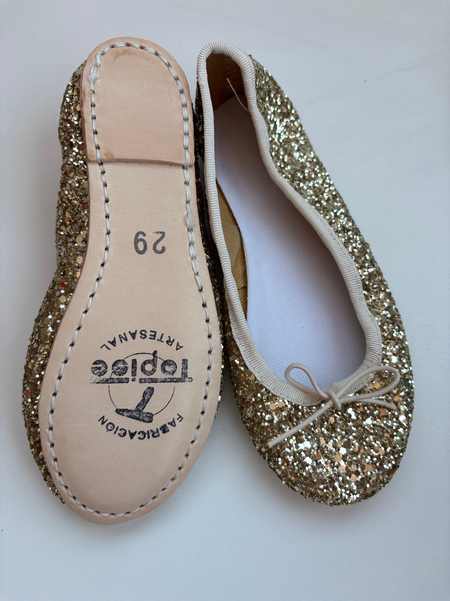 Ballerines à paillettes dorées