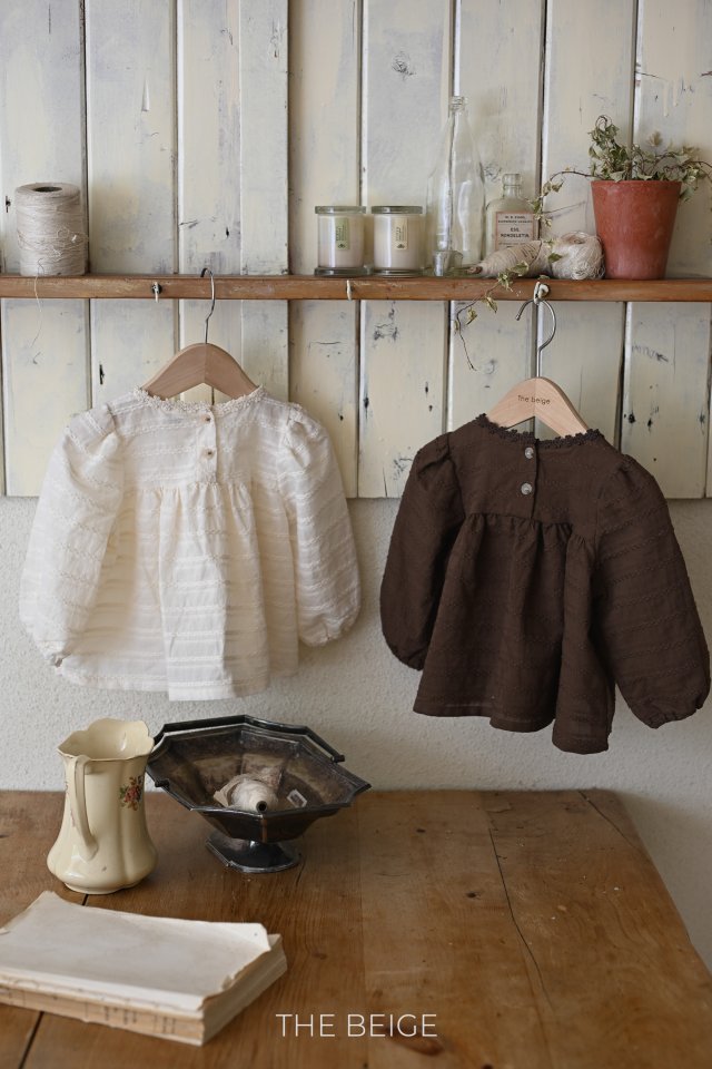 Blouse brodée
