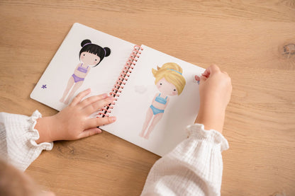 Livre "Habille ton personnage" - Little Dutch