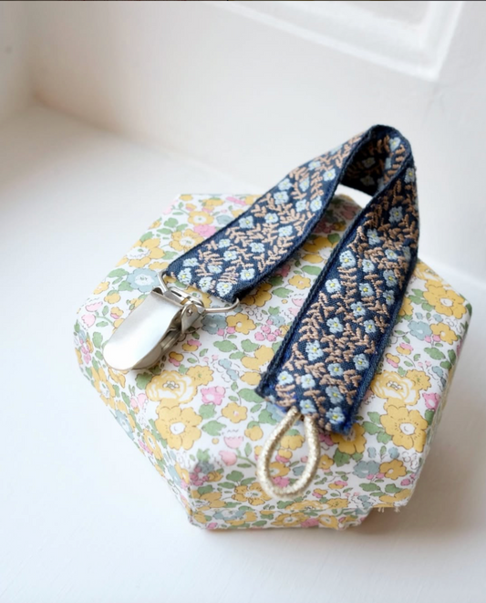 Attache tétine - Basviola