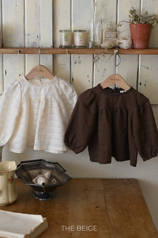 Blouse brodée