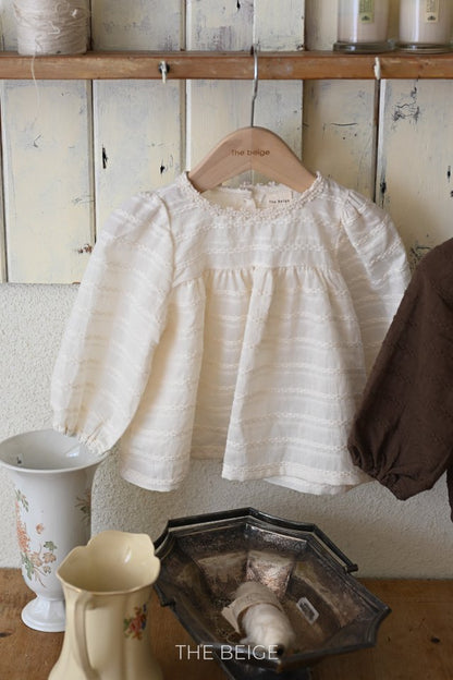 Blouse brodée