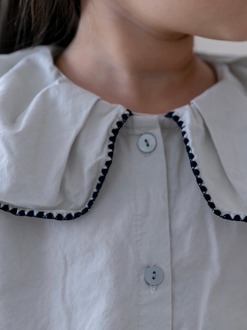 Blouse grise à col